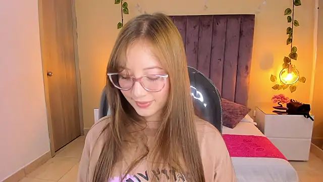 Snapshot of Dahlia_Rousse chatting on 8, 11, 2025 Dahlia Rousse online show from 8, 11, 2025