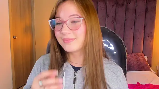 Snapshot of Dahlia_Rousse chatting on 9, 11, 2025 Dahlia Rousse online show from 9, 11, 2025