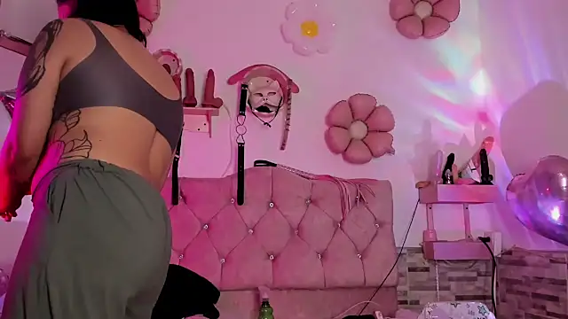 Snapshot of amyswallow7 chatting on 2, 11, 2025 amyswallow7 online show from 2, 11, 2025