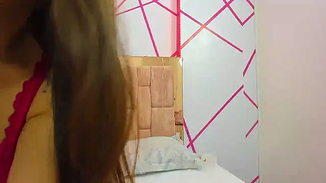 Miss Crhiss online show from 3, 2, 2025