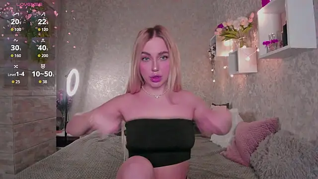 Snapshot of Mika_Rayy chatting on 15, 11, 2025 Mika Rayy online show from 15, 11, 2025