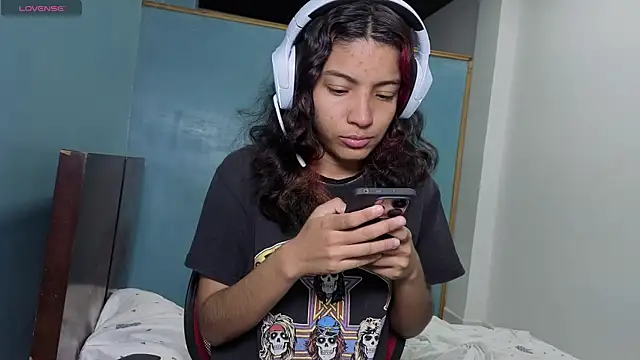 Snapshot of Lovelyamyy chatting on 12, 10, 2025 Lovelyamyy online show from 12, 10, 2025