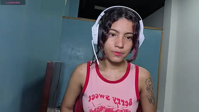 Snapshot of Lovelyamyy chatting on 12, 11, 2025 Lovelyamyy online show from 12, 11, 2025