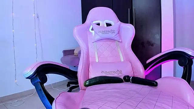 Snapshot of Sophie_Heart chatting on 6, 2, 2025 Sophie Heart online show from 6, 2, 2025