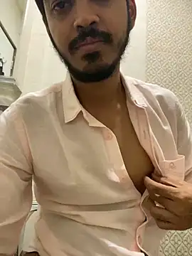 cute modell online show from 13, 1, 2025