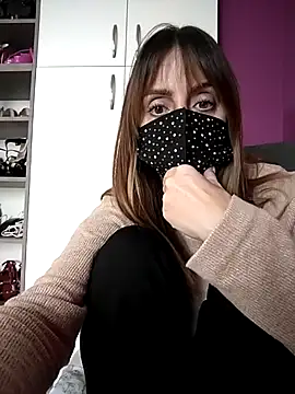 Akemi rossi online show from 9, 10, 2025