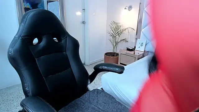 Snapshot of renatarussel chatting on 11, 3, 2025 renatarussel online show from 11, 3, 2025