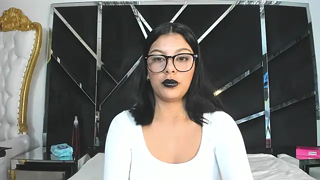 Salmaportman69 online show from 18, 3, 2026