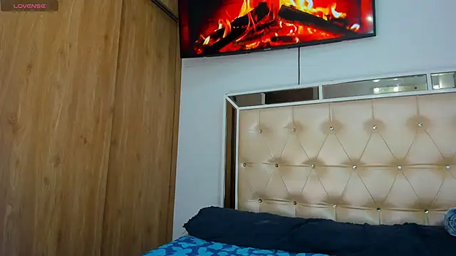 Sexyhot cat online show from 20, 12, 2025