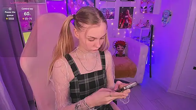 Molly Pink  online show from 16, 1, 2025