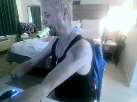 Snapshot of AQuickPhyx chatting on 3, 2, 2025 AQuickPhyx online show from 3, 2, 2025