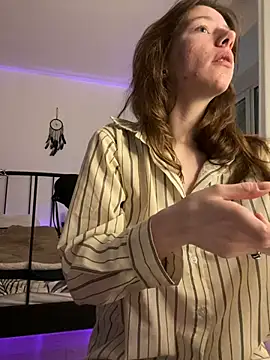 Mary Leaf online show from 1, 2, 2025