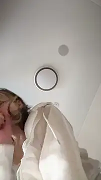 Mary Leaf online show from 8, 11, 2025