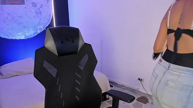 BellaaStorm online show from 4, 11, 2025