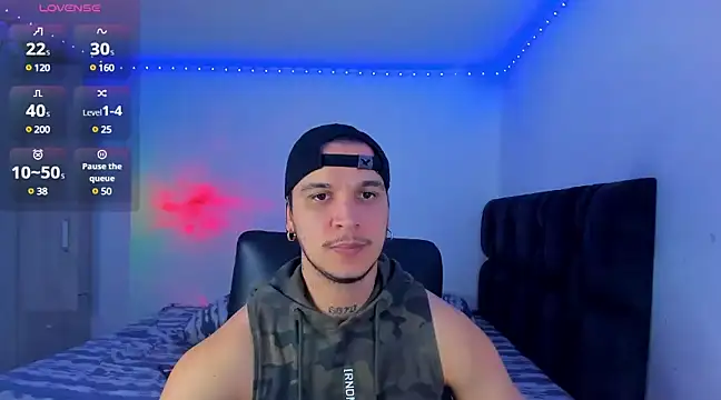 Snapshot of austinoficial chatting on 1, 2, 2025 austinoficial online show from 1, 2, 2025