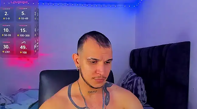 Snapshot of austinoficial chatting on 12, 2, 2025 austinoficial online show from 12, 2, 2025
