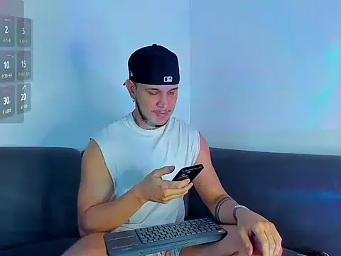 Snapshot of austinoficial chatting on 9, 10, 2025 austinoficial online show from 9, 10, 2025