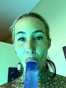 Black sweet Rose online show from 22, 12, 2025