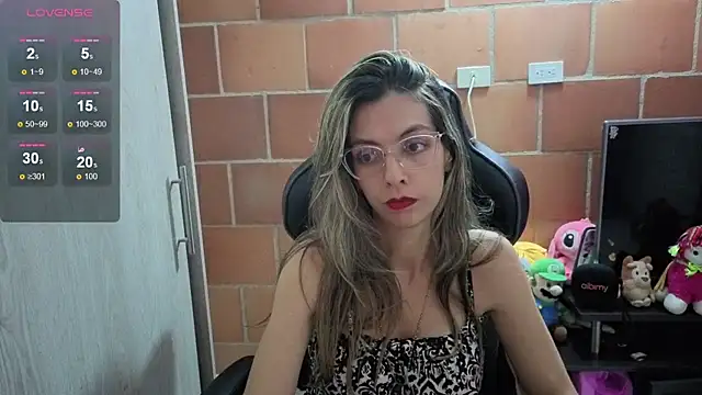 Snapshot of Princezzlove3 chatting on 19, 10, 2025 Princezzlove3 online show from 19, 10, 2025