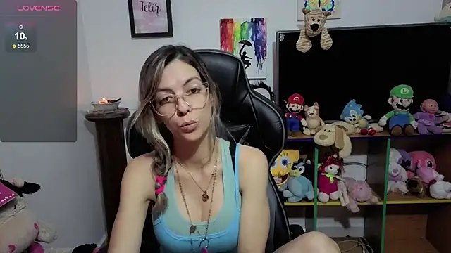 Snapshot of Princezzlove3 chatting on 20, 10, 2025 Princezzlove3 online show from 20, 10, 2025