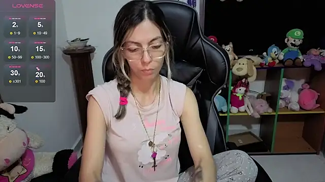 Snapshot of Princezzlove3 chatting on 23, 10, 2025 Princezzlove3 online show from 23, 10, 2025