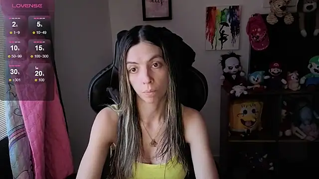 Snapshot of Princezzlove3 chatting on 8, 11, 2025 Princezzlove3 online show from 8, 11, 2025