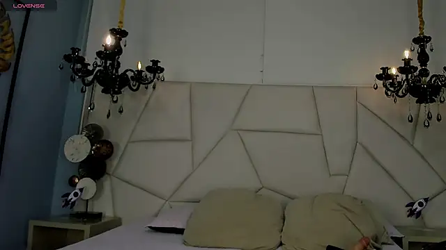 Aitana Hilton  online show from 2, 11, 2025