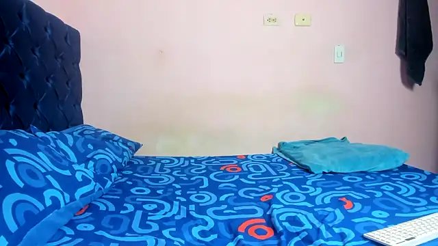 Snapshot of Latinos_2001 chatting on 5, 2, 2026 Latinos 2001 online show from 5, 2, 2026