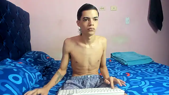 Snapshot of Latinos_2001 chatting on 9, 2, 2026 Latinos 2001 online show from 9, 2, 2026