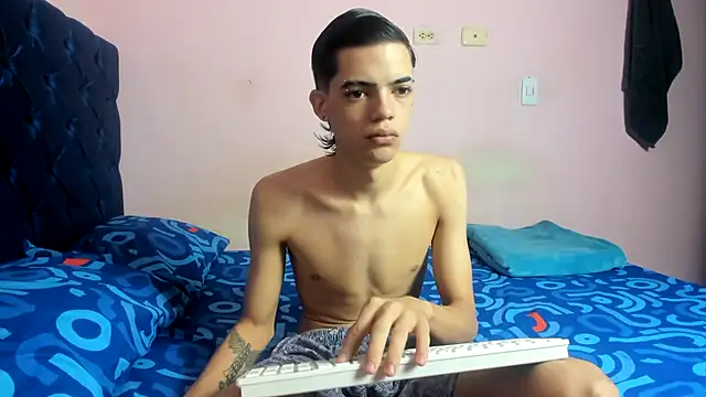 Snapshot of Latinos_2001 chatting on 16, 2, 2026 Latinos 2001 online show from 16, 2, 2026