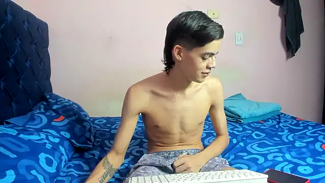 Snapshot of Latinos_2001 chatting on 27, 2, 2026 Latinos 2001 online show from 27, 2, 2026