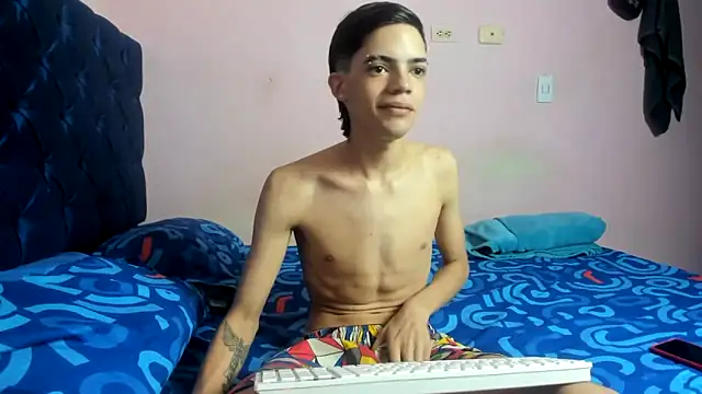 Snapshot of Latinos_2001 chatting on 5, 3, 2026 Latinos 2001 online show from 5, 3, 2026