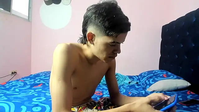 Snapshot of Latinos_2001 chatting on 12, 3, 2026 Latinos 2001 online show from 12, 3, 2026