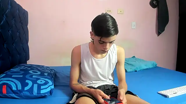 Snapshot of Latinos_2001 chatting on 15, 3, 2026 Latinos 2001 online show from 15, 3, 2026