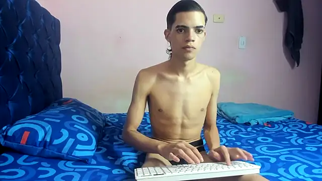 Snapshot of Latinos_2001 chatting on 25, 3, 2026 Latinos 2001 online show from 25, 3, 2026