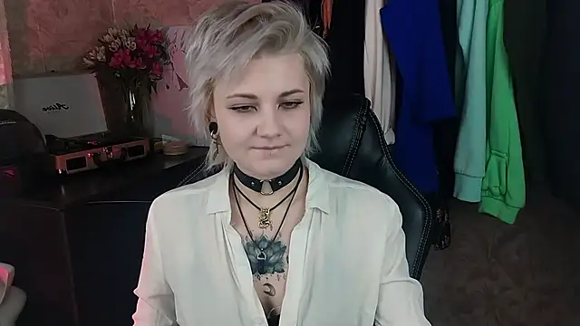 Snapshot of EvaBrownie chatting on 11, 2, 2025 EvaBrownie online show from 11, 2, 2025