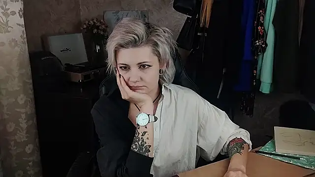 Snapshot of EvaBrownie chatting on 13, 3, 2025 EvaBrownie online show from 13, 3, 2025