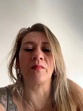 Snapshot of AtheneaRusell chatting on 16, 11, 2025 AtheneaRusell online show from 16, 11, 2025