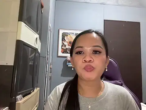 SophiaCourthaway online show from 6, 11, 2025