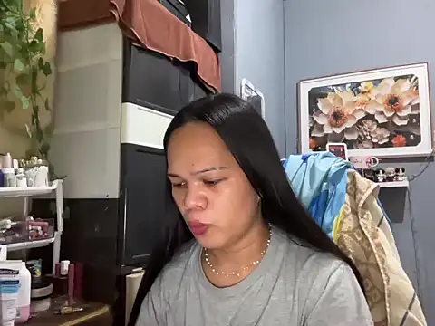 SophiaCourthaway online show from 17, 12, 2025