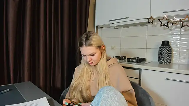 Snapshot of SynnoveEyre chatting on 21, 2, 2025 SynnoveEyre online show from 21, 2, 2025