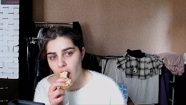 Snapshot of _Roselina_ chatting on 16, 3, 2026 Roselina online show from 16, 3, 2026