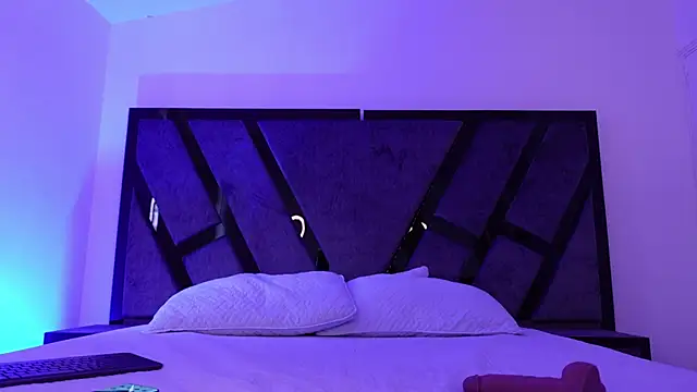 EthaanCox online show from 3, 12, 2025