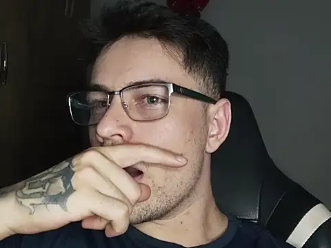 Snapshot of Dyllan__ chatting on 11, 10, 2025 Dyllan online show from 11, 10, 2025