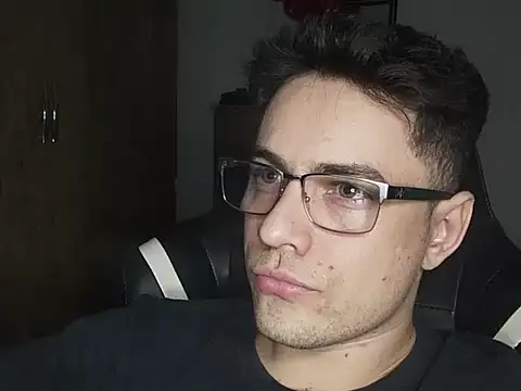 Snapshot of Dyllan__ chatting on 14, 10, 2025 Dyllan online show from 14, 10, 2025