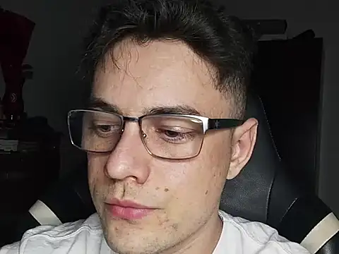 Snapshot of Dyllan__ chatting on 21, 10, 2025 Dyllan online show from 21, 10, 2025