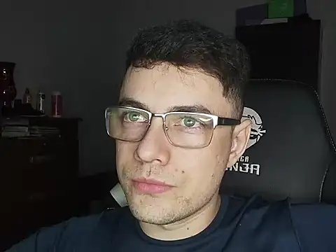 Snapshot of Dyllan__ chatting on 23, 10, 2025 Dyllan online show from 23, 10, 2025