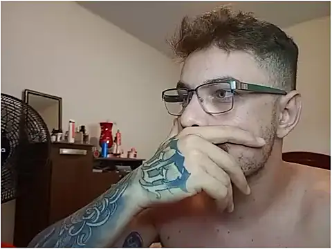 Snapshot of Dyllan__ chatting on 10, 4, 2026 Dyllan online show from 10, 4, 2026