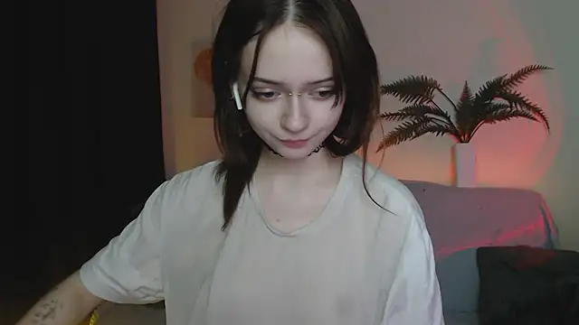 Snapshot of miuri_miy chatting on 8, 2, 2025 miuri miy online show from 8, 2, 2025