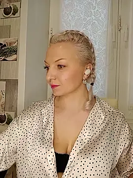 Snapshot of Anesteishen chatting on 16, 11, 2025 Anesteishen online show from 16, 11, 2025